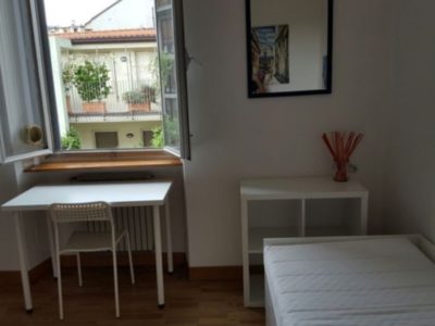 Large SINGLE ROOM in Milano city center