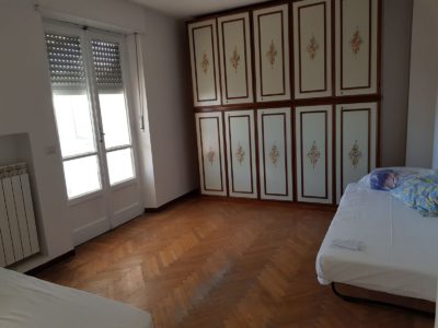 affitto appartamento ristrutturato ammobiliato a studenti composto da 2 camere da letto , cucina arredata lavanderia bagno con doccia, entrata, balcone e terrazzo 40 mq 6 e ultimo piano con ascensore