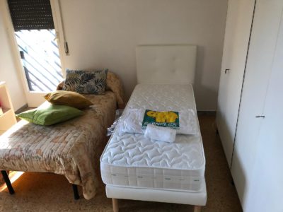 affitto appartamento ristrutturato ammobiliato composto da 3 camere da letto , cucina arredata, bagno con doccia, terrazzino su giardino condominiale, ascensore e posto auto.