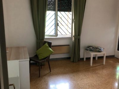 affitto appartamento ristrutturato ammobiliato composto da 3 camere da letto , cucina arredata, bagno con doccia, terrazzino su giardino condominiale, ascensore e posto auto.