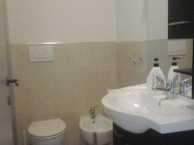 affitto camera con bagno privato e balcone, cucina condivisa zona Empoli