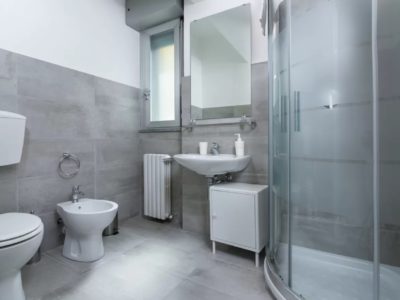 MILANO STANZE CON BAGNO IN CAMERA