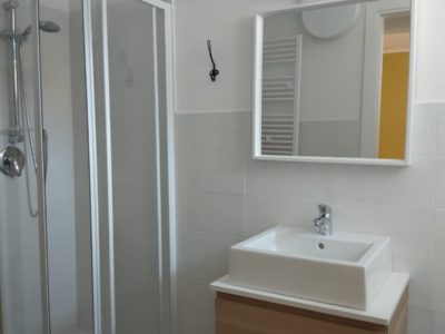 Casa Universitaria Lodi – PER STUDENTI E LAVORATORI – Camera standard con bagno privato