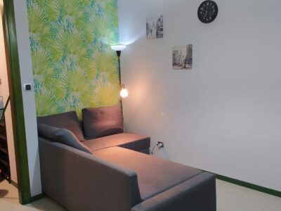 Affittasi alloggio completamente arredato e attrezzato a studenti con referenze. Fully furnished and equipped accommodation for rent to students with references.