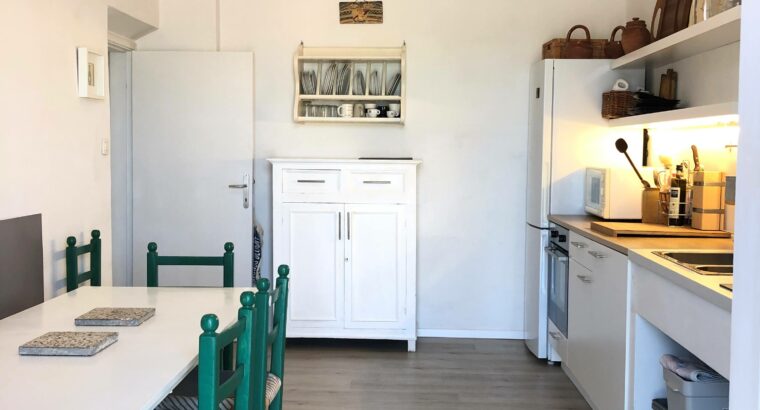 Large room in student apartment – San Frediano area 20 m. from the center