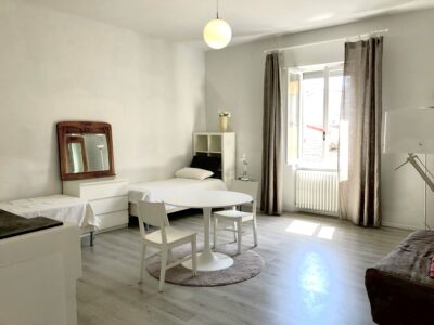 Large room in student apartment – San Frediano area 20 m. from the center