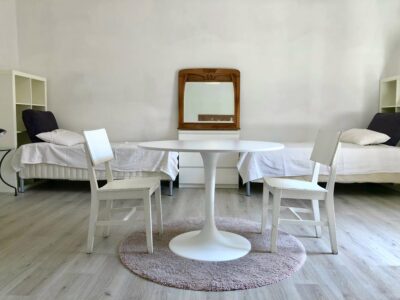 Large room in student apartment – San Frediano area 20 m. from the center